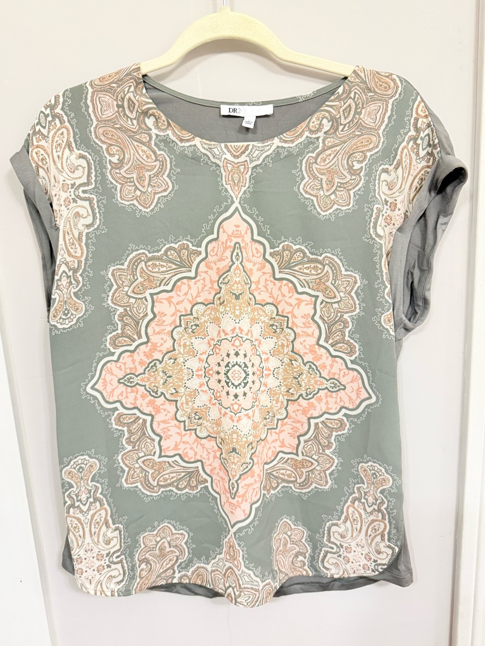 DR2 Women’s Paisley Medallion Print Short Sleeve Top Gray Peach Size M